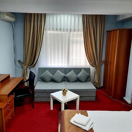 Hotel Aristocrat & Fish Restaurant Skopje Rum bild