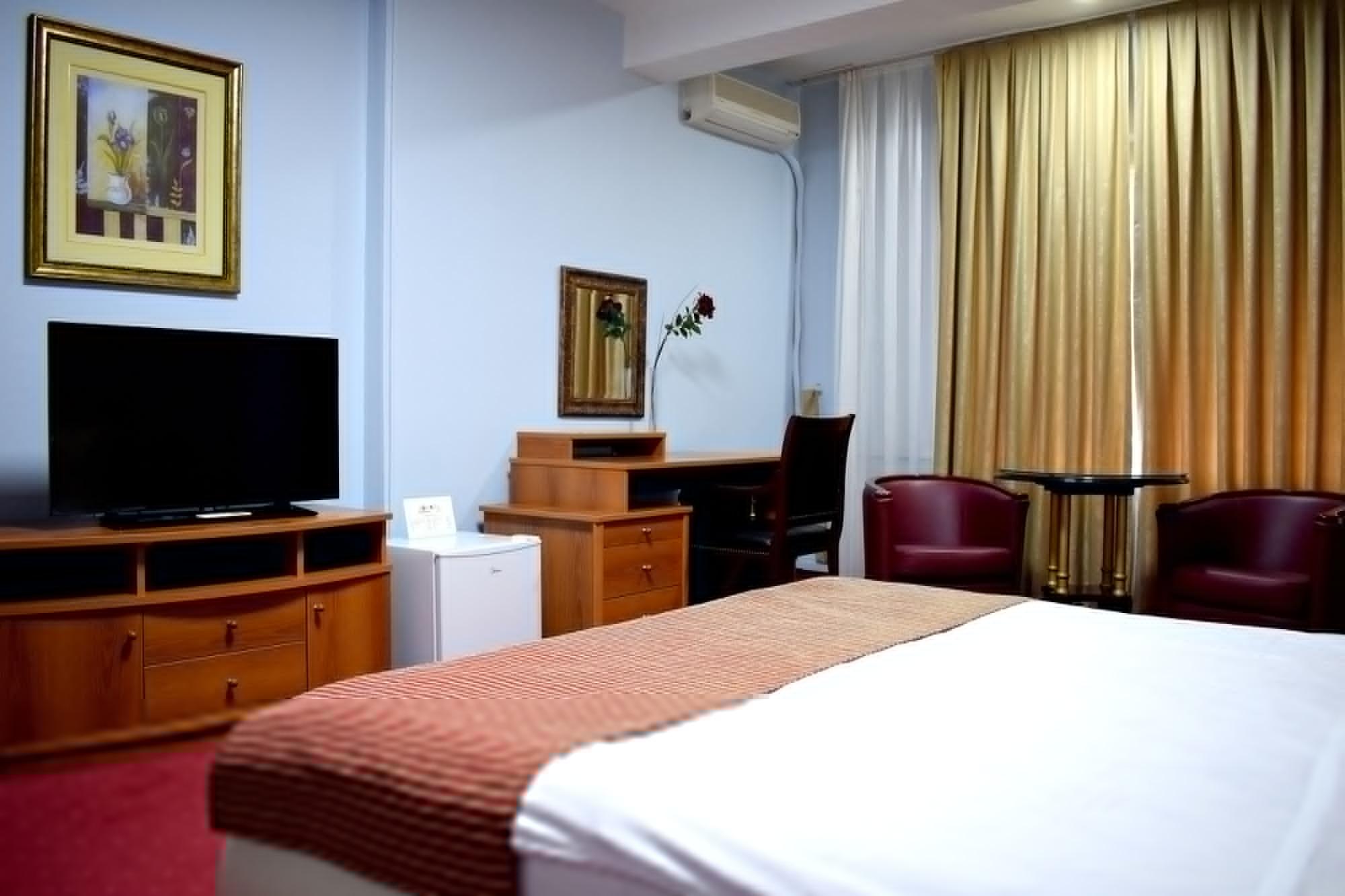 Hotel Aristocrat & Fish Restaurant Skopje Exteriör bild