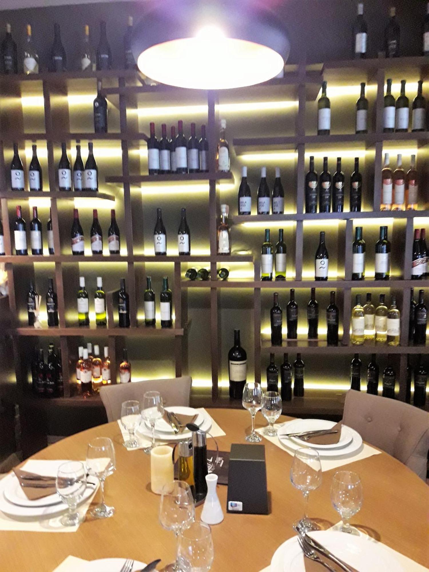 Hotel Aristocrat & Fish Restaurant Skopje Exteriör bild