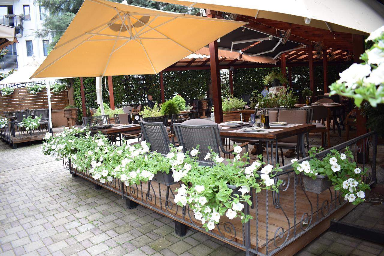 Hotel Aristocrat & Fish Restaurant Skopje Exteriör bild