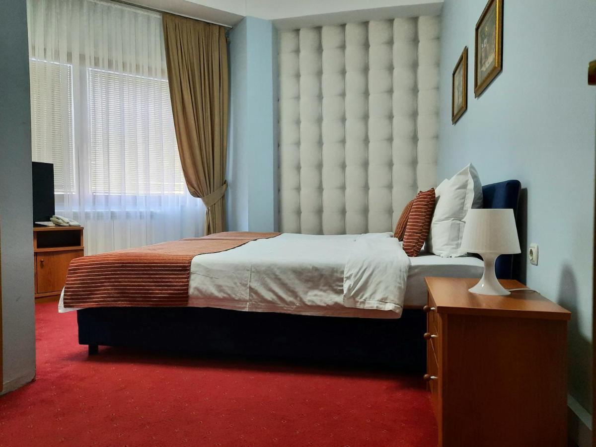 Hotel Aristocrat & Fish Restaurant Skopje Exteriör bild