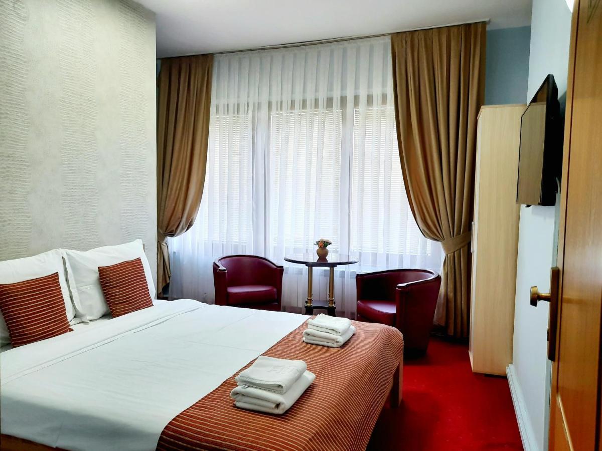 Hotel Aristocrat & Fish Restaurant Skopje Exteriör bild